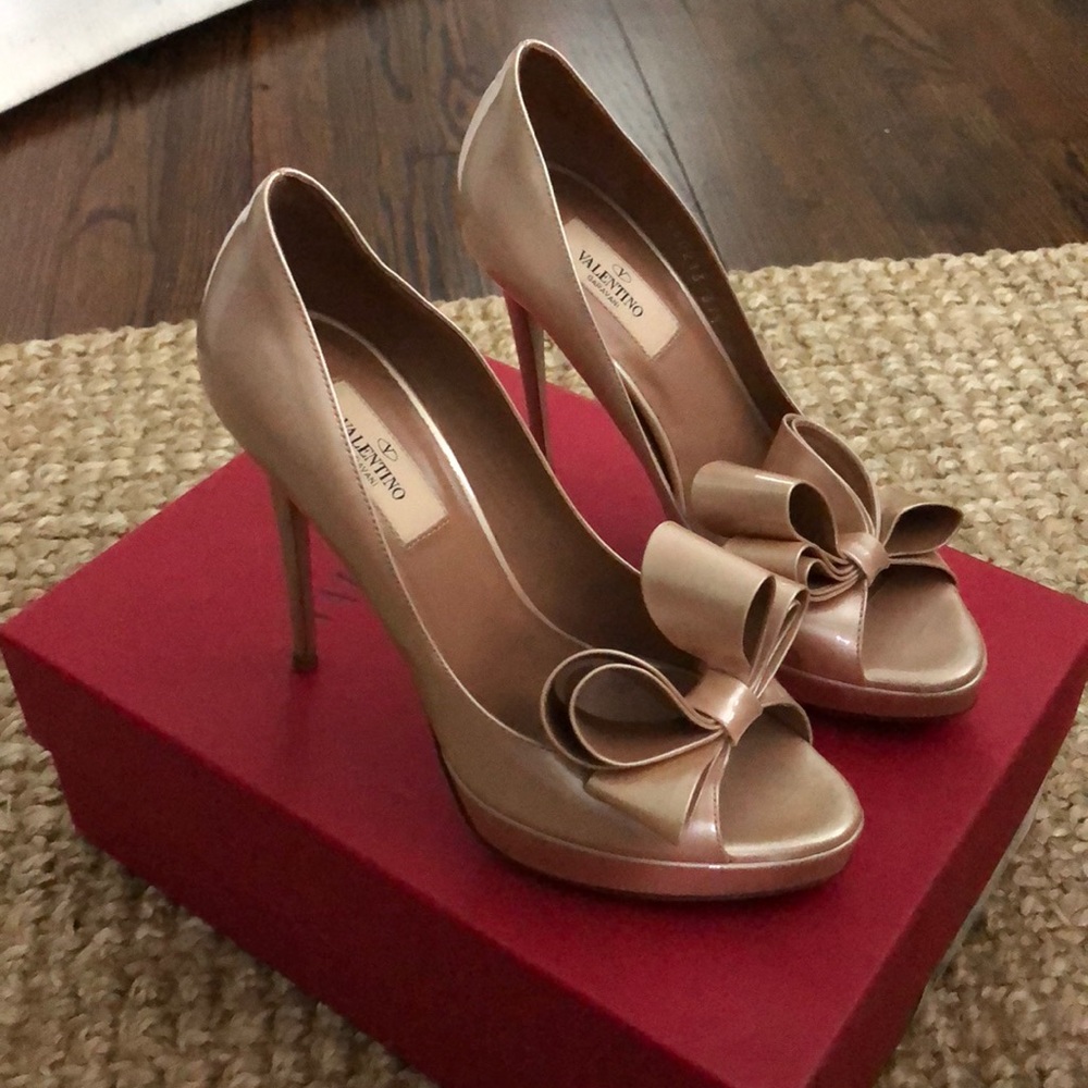 Valentino platform bow pumps